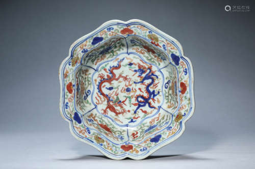 A Wucai Dragon Lobed Dish