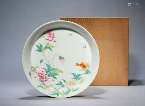 A Famille Rose Flower Dish