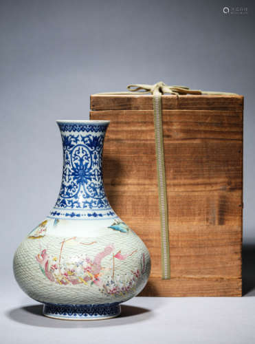 A Blue And White Famille Rose Bottle Vase