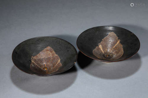 A Pair Of Jizhou Black-Glazed Bowls