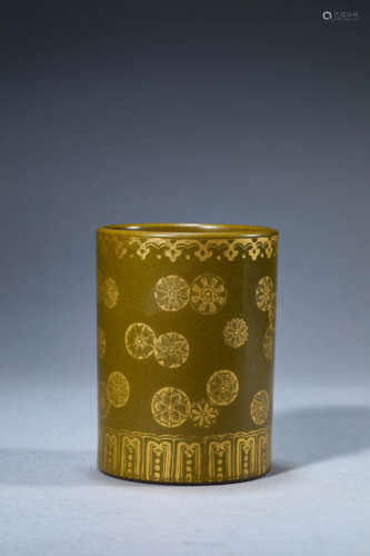 A Gilt-Decorated Tea-Dust-Glazed Brush Pot