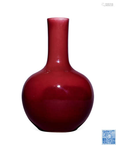 清乾隆 祭红釉天球瓶