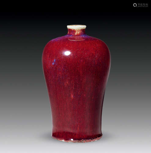 18世纪 红釉梅瓶