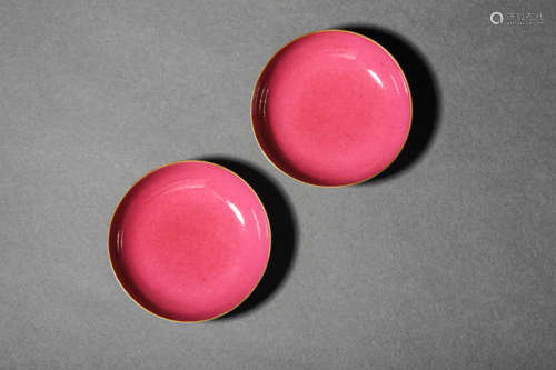 A PAIR OF MONOCHROME CARMINE GLAZED DISHES, QIANLONG MARK