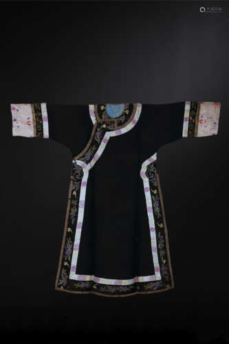 A BLACK-GROUND CLOTH SURCOAT