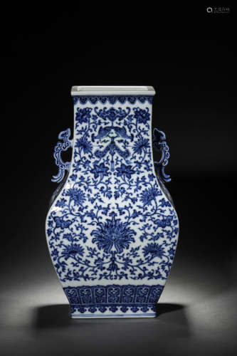 A BLUE AND WHITE INTERLOCKING LOTUS SQUARE VASE, QIANLONG MA...