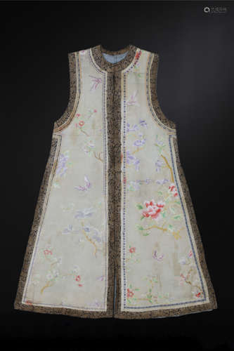 A MOON-WHITE-GROUND CLOTH WAISTCOAT