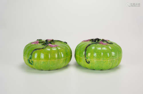 Daoguang-A Pair Or Lime Green Ground