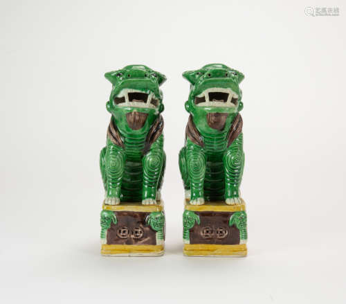 Guangxu-A Pair Of Verte Sancai Green Ground Lions Statues