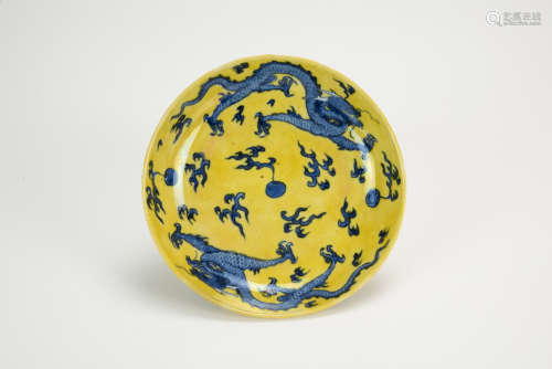 Qing - A Yellow Ground Glazed Blue And White ‘Double Dragon’...