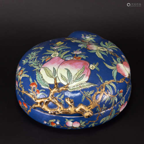 A CHINESE FAMILLE ROSE PORCELAIN PEACH-FORM BOX AND COVER, Q...