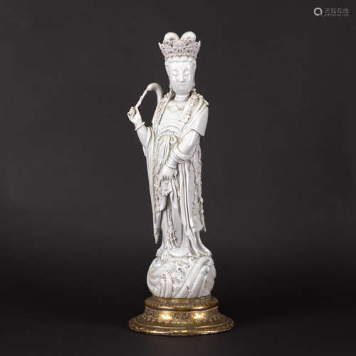 A DEHUA FIGURE OF STANDING GUANYIN, 18TH CENTURY