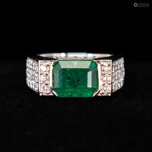 18K WHITE GOLD NATURAL EMERALD BERYL AND DIAMOND RING WITH G...