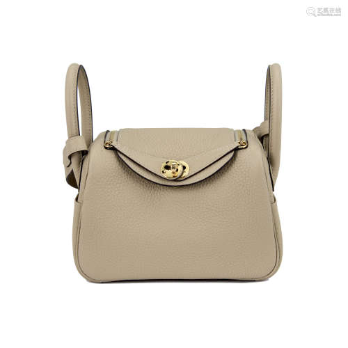 A HERMES TRENCH MINI LINDY 20 IN CLEMENCE LEATHER WITH GOLD ...