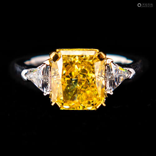 A FASHION JEWERY YELLOW DIAMOND STYLE RING