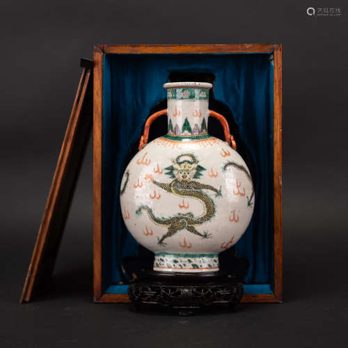 A WUCAI 'DRAGON' MOONFLASK WITH BASE AND WOODEN BOX, 19TH CE...