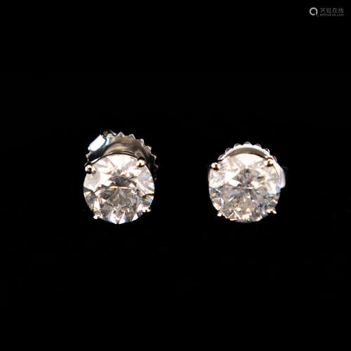 18K WHITE GOLD ROUND BRILLIANT CUT DIAMOND EARRINGS WITH GGA...