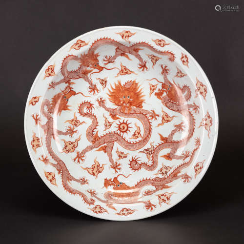 AN IRON RED DECORATED DRAGON CHARGER, QING DYNASTY