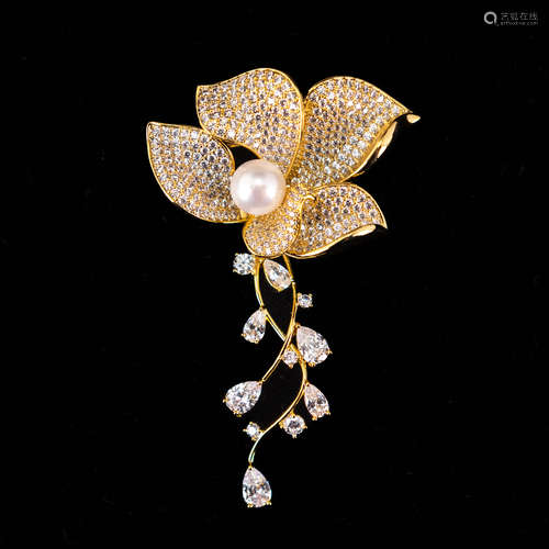 A FASHION JEWERY DIAMOND STYLE PEARL BROOCH