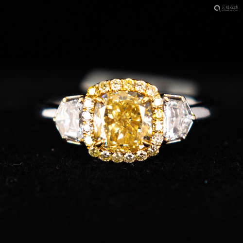 18K TWO TONE GOLD NATURAL FACY COLOR AND CLORLESS DIAMOND RI...