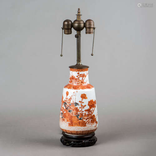 A CHINESE PORCELAIN VASE MOUNTED AS LAMP