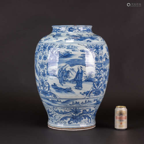 A LARGE CHINESE BLUE AND WHITE JAR, MING DYNASTY