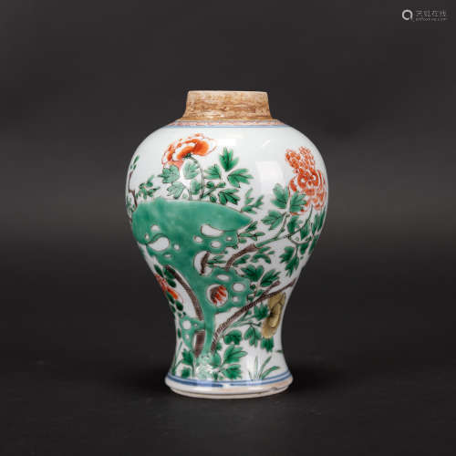 A WUCAI 'FLORAL' VASE, MEIPING