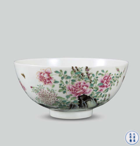 法琅彩花卉纹碗