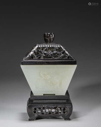 A landscape and figure patterned jade incense burner,Qing Dy...