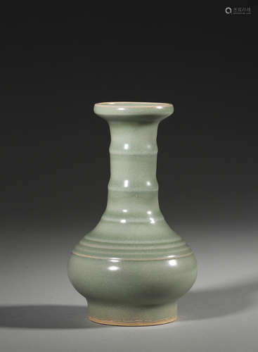 A Longquan kiln porcelain vase,Song Dynasty,China