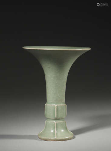 A Longquan kiln porcelain beaker vase,Song Dynasty,China