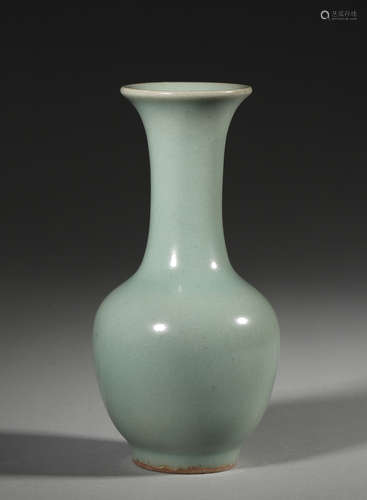 A Longquan kiln porcelain vase,Song Dynasty,China