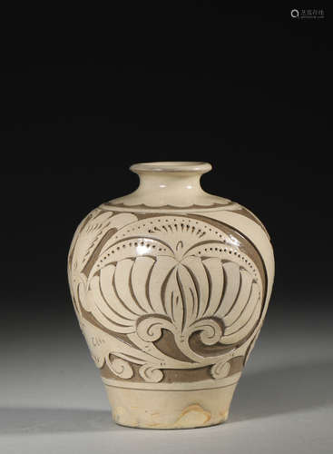 A flower carved Cizhou kiln porcelain vase,Song Dynasty,Chin...