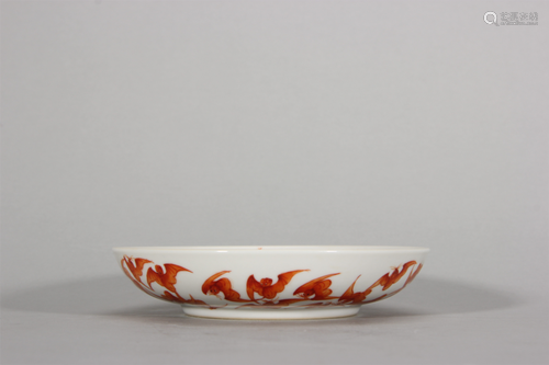 An iron red bat patterned porcelain plate,Qing Dynasty,China