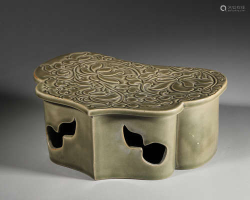 A flower carved Cizhou kiln porcelain pillow,Song Dynasty,Ch...