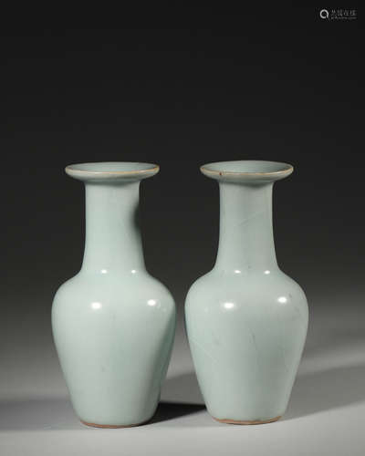 A pair of Longquan kiln porcelain vases,Song Dynasty,China