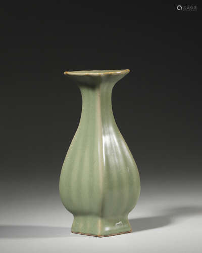 A Longquan kiln porcelain vase,Song Dynasty,China