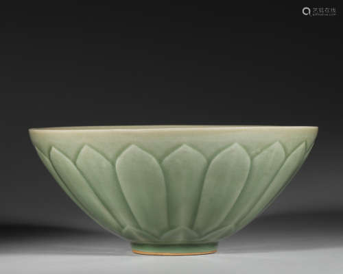 A lotus petal patterned Longquan kiln porcelain bowl,Song Dy...