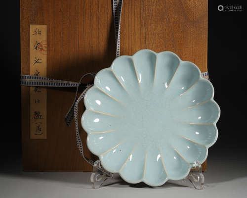 A Ru kiln porcelain flower shaped plate,Song Dynasty,China