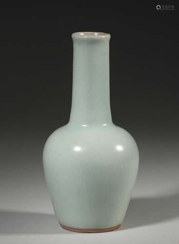 A Longquan kiln porcelain vase,Song Dynasty,China