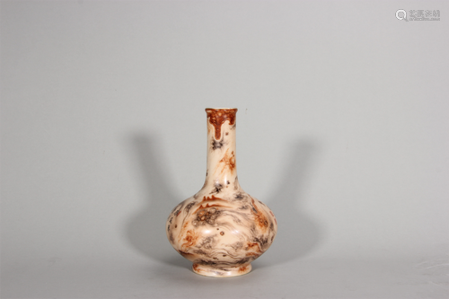 A glazed porcelain vase,Qing Dynasty,China