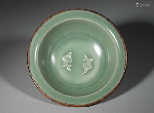 A fish patterned Longquan kiln porcelain washer,Song Dynasty...