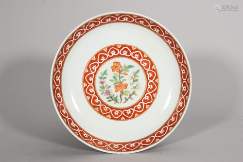 An iron red famille rose porcelain plate,Qing Dynasty,China