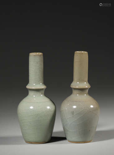 A pair of Longquan kiln porcelain vases,Song Dynasty,China