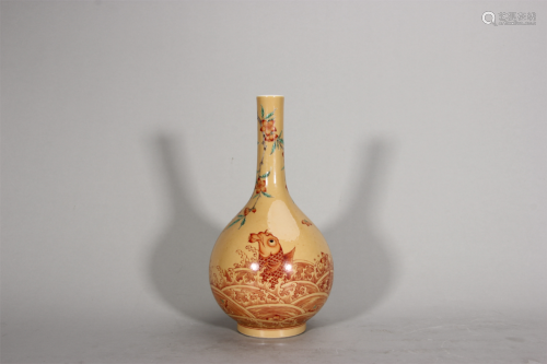 A flower and water patterned yellow glaze porcelain vase,Qin...