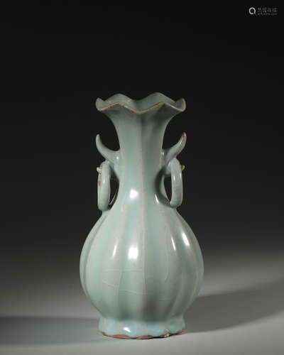 A Longquan kiln porcelain double-eared vase with flower shap...