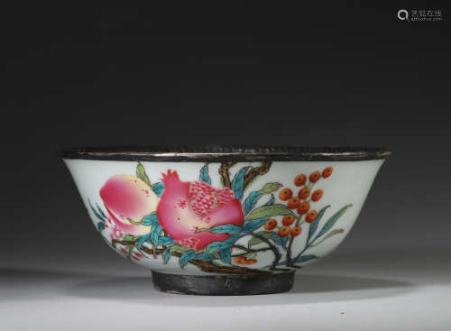 A silver-inlaid famille rose porcelain bowl,Qing Dynasty,Chi...