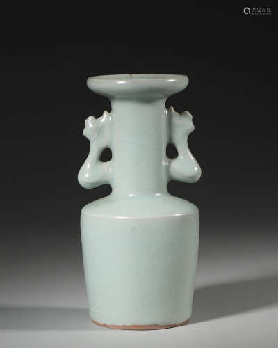 A Longquan kiln porcelain double-eared vase,Song Dynasty,Chi...
