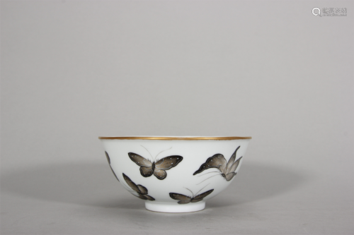 A butterfly patterned porcelain bowl,Qing Dynasty,China