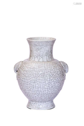 A Ge-Glazed Vase